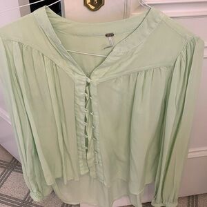 Pretty blouse in mint